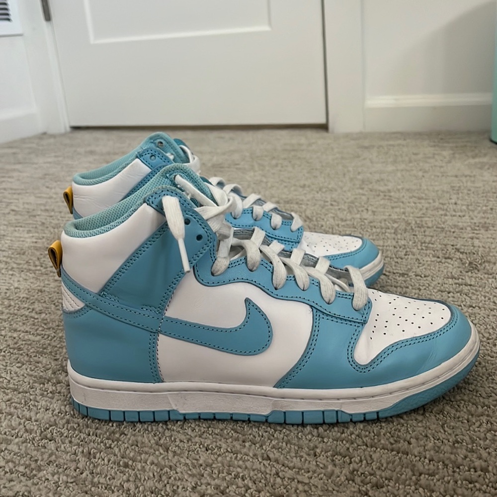 Blue Nike dunks, men’s size 7.5, high top.